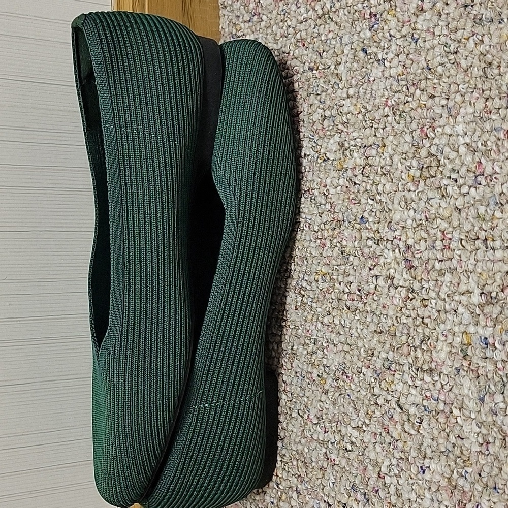 VIVAIA Margot 2.0 Square-Toe V-Cut Flats in Forest Green - Picture 5 of 7